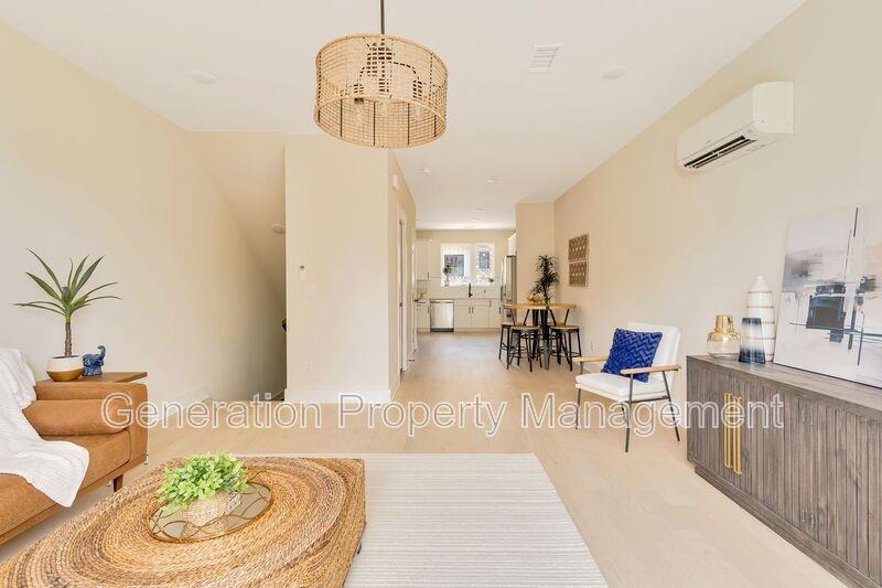 733 N Market St - Photo 6 of 30