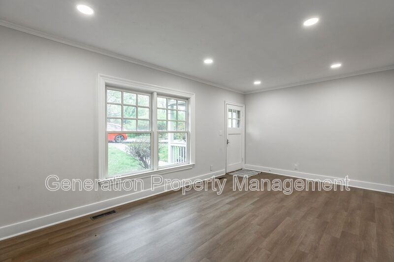 103 Delray Ave - Photo 4 of 49