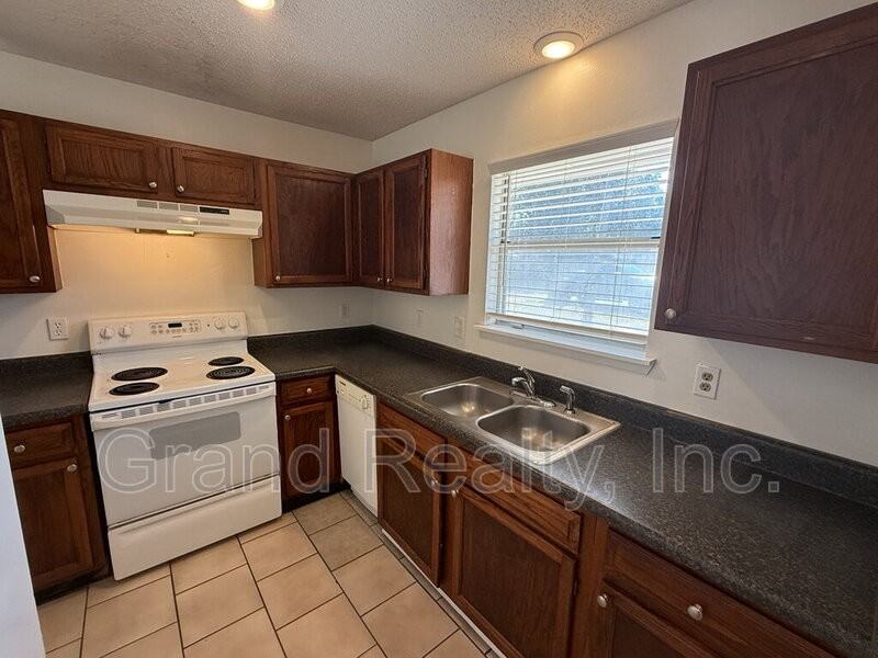 4148 Charles Cir - Photo 4 of 19