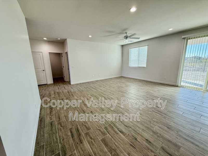 20292 W Hazelwood St - Photo 3 of 13