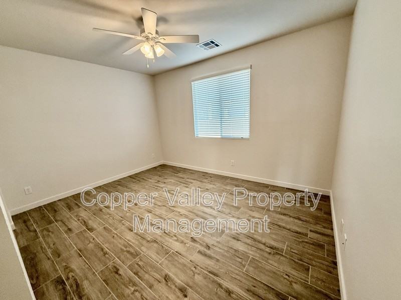 20292 W Hazelwood St - Photo 6 of 13