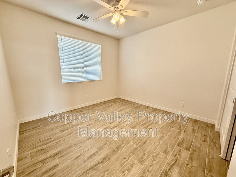 20292 W Hazelwood St - Photo 7 of 13