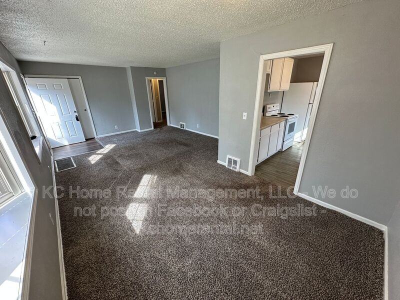 6641 Flora Ave - Photo 5 of 28