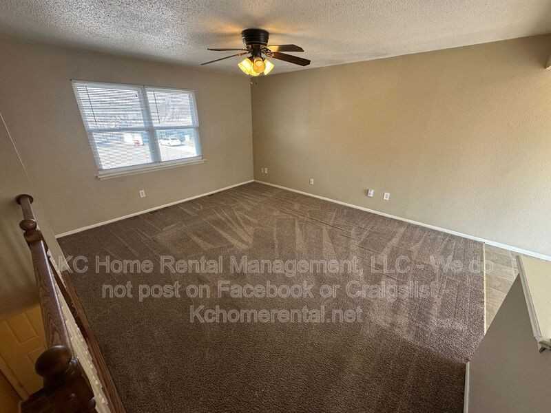 405 Ne Westwind Dr #B - Photo 4 of 35