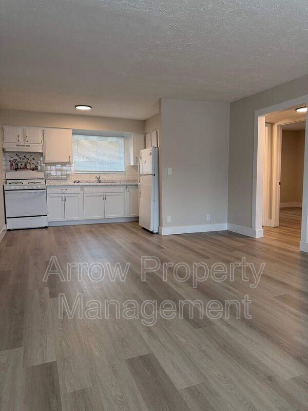 5702 S 13th St - Photo 2 of 17