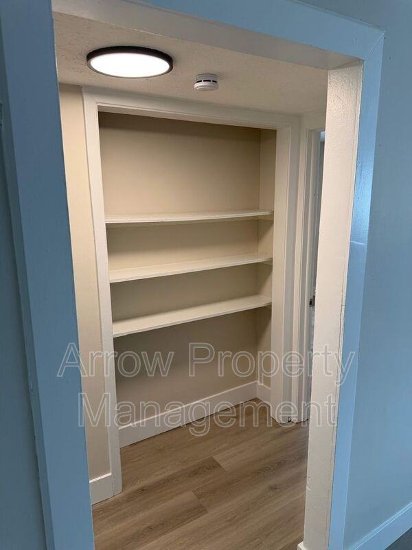 5702 S 13th St - Photo 5 of 17