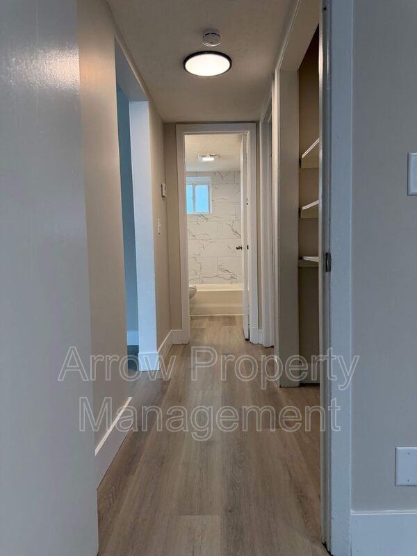 5702 S 13th St - Photo 6 of 17