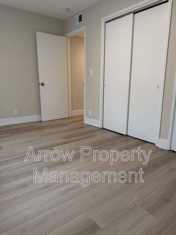 5702 S 13th St - Photo 7 of 17