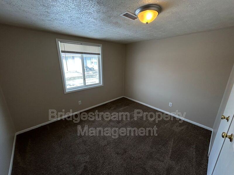 838 Randler Ave - Photo 5 of 8