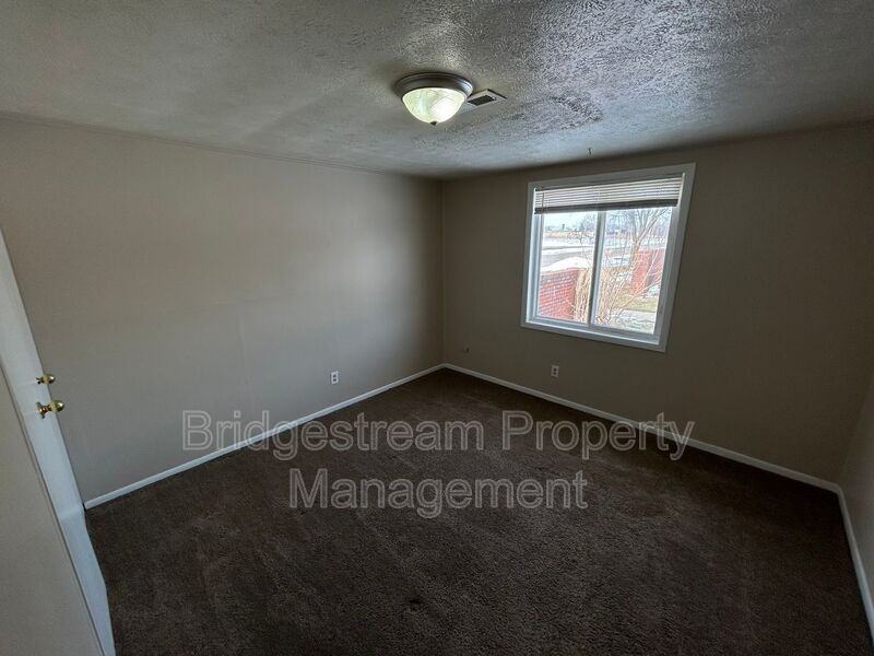 838 Randler Ave - Photo 6 of 8