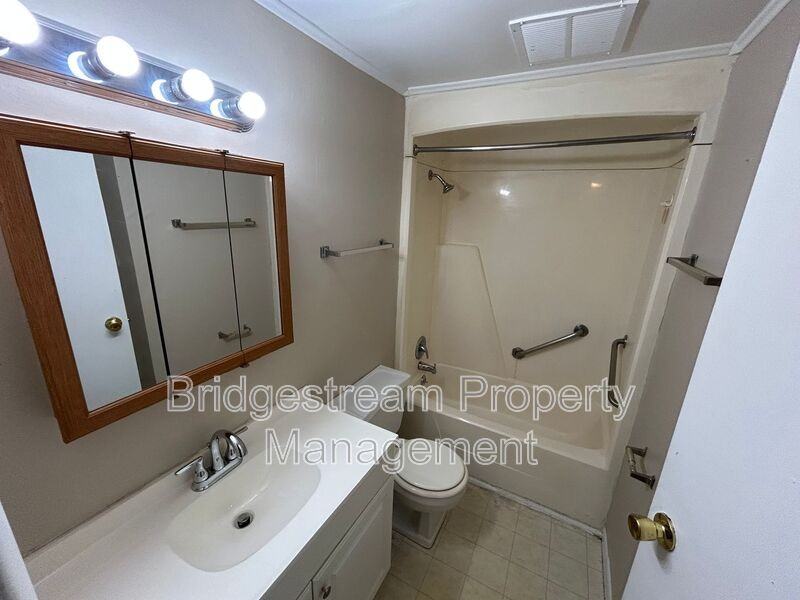 838 Randler Ave - Photo 7 of 8