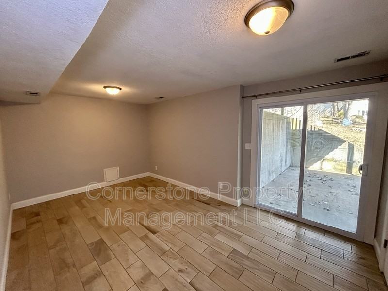 1024 Jana Dr - Photo 5 of 12