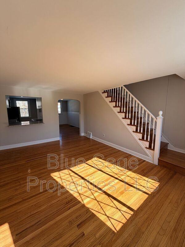 5207 Westbrook Dr - Photo 3 of 32