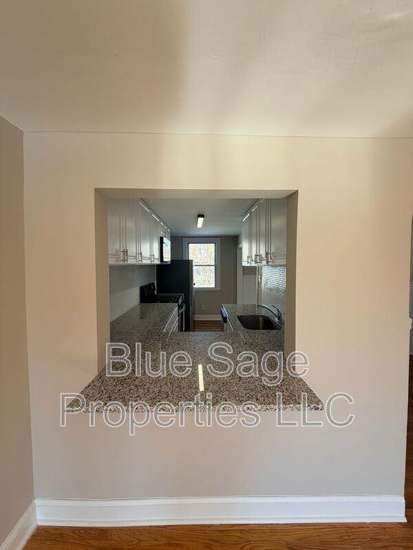 5207 Westbrook Dr - Photo 6 of 32