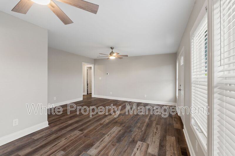 1302 Venus St #B - Photo 4 of 18