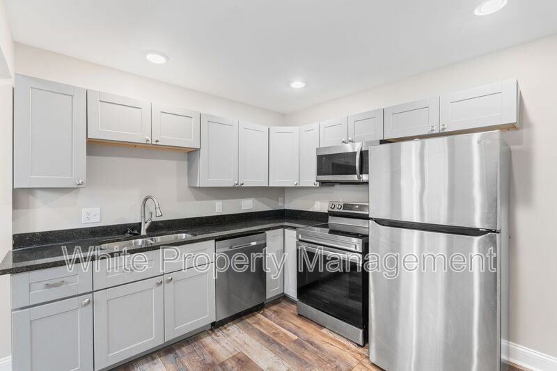 1302 Venus St #B - Photo 5 of 18