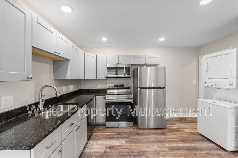 1302 Venus St #B - Photo 6 of 18