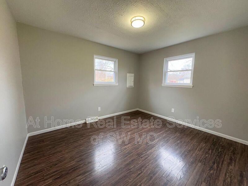 1164 S Hillcrest Ave - Photo 5 of 6