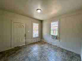 2544 Dupont St - Photo 1 of 1