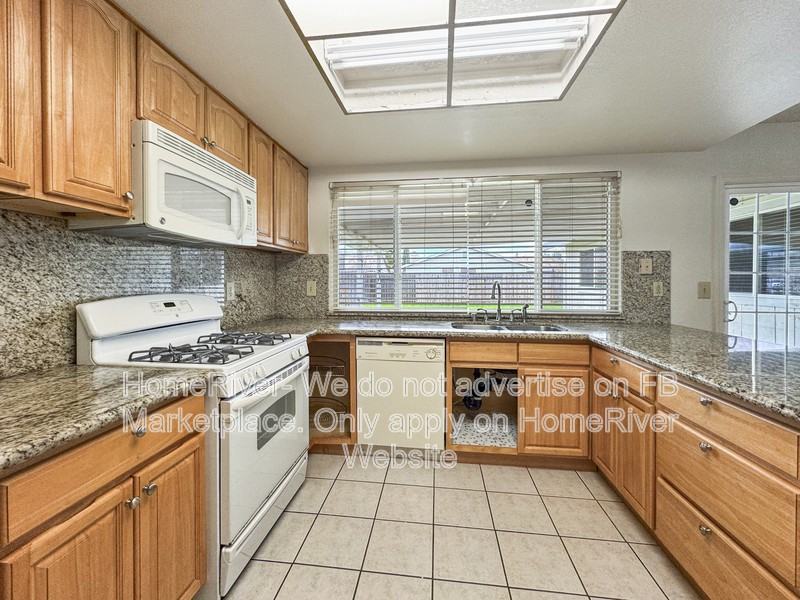 8314 Daylight Ct - Photo 3 of 20