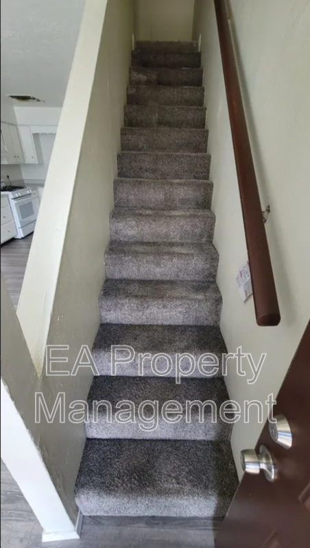 336 Grove St Se #4 - Photo 3 of 7