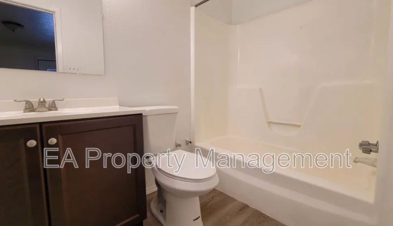 336 Grove St Se #4 - Photo 5 of 7