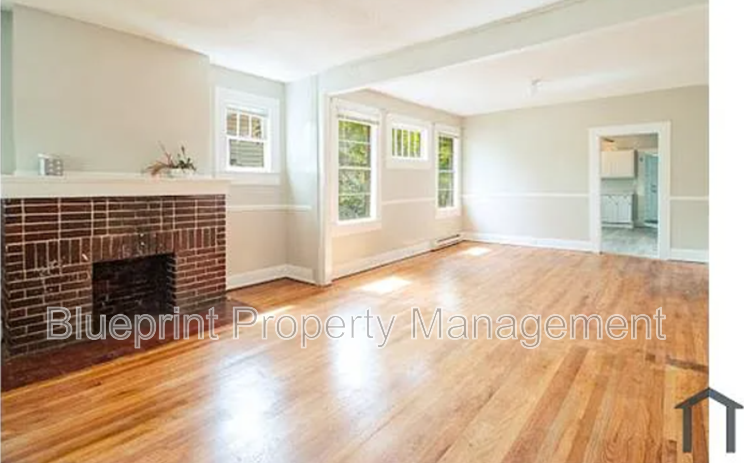 1521 Graymont Ave W - Photo 4 of 8