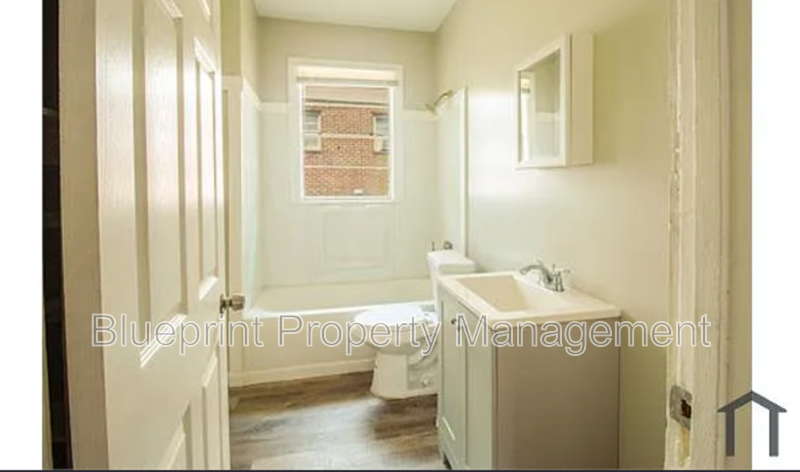 1521 Graymont Ave W - Photo 7 of 8