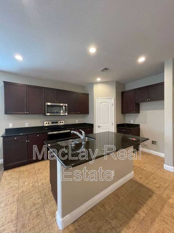 1728 W Loemann Dr - Photo 4 of 17