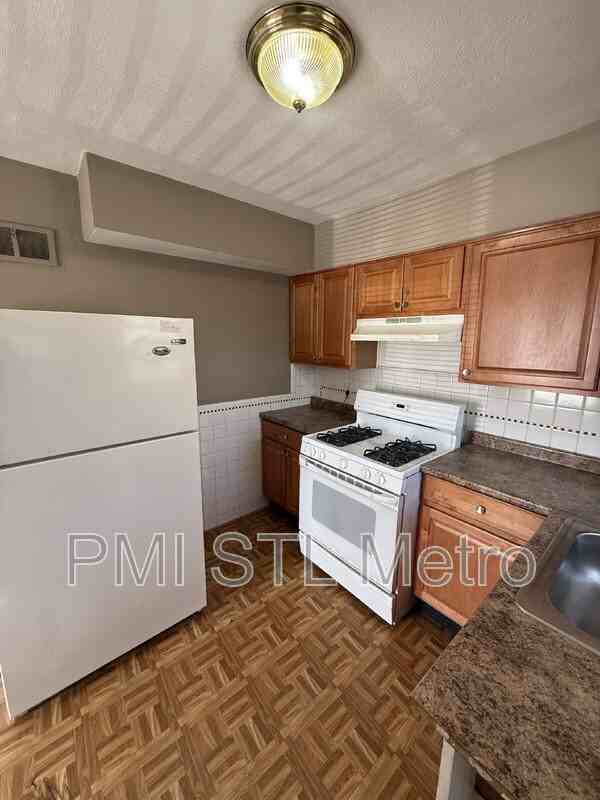 6737 Kenwood Dr - Photo 3 of 10