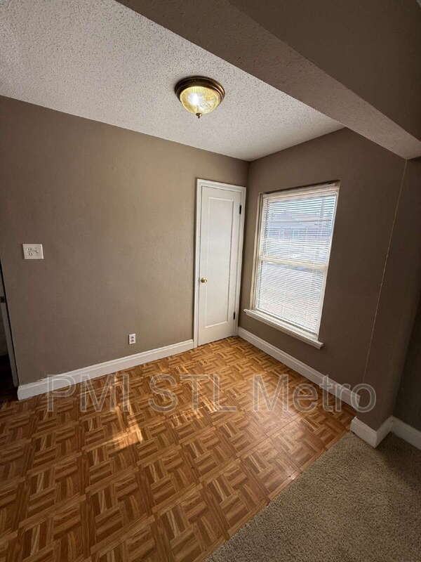 6737 Kenwood Dr - Photo 4 of 10