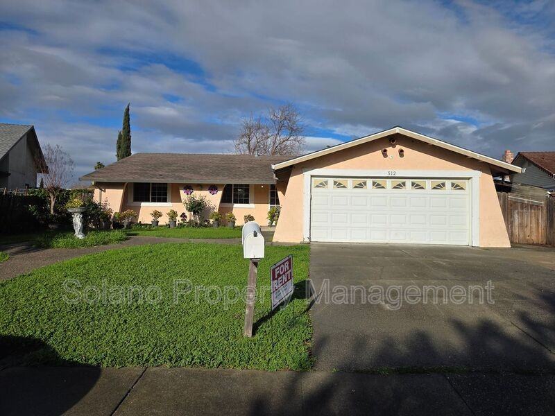 512 Monterey Dr - Photo 2 of 29