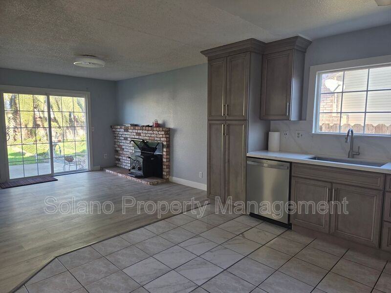 512 Monterey Dr - Photo 6 of 29