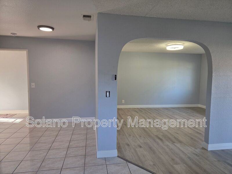 512 Monterey Dr - Photo 7 of 29