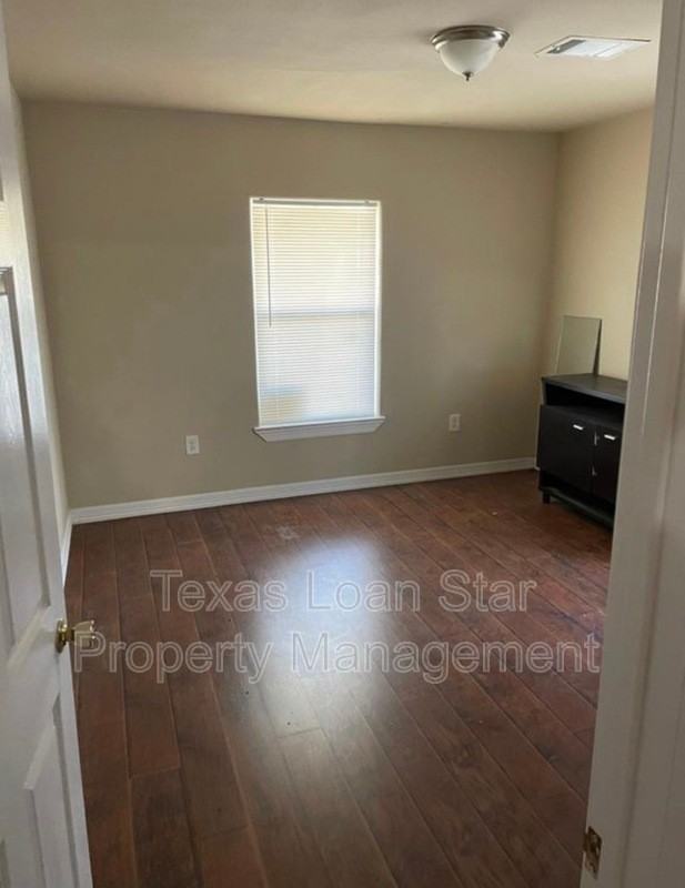 2704 Campbell St - Photo 3 of 7