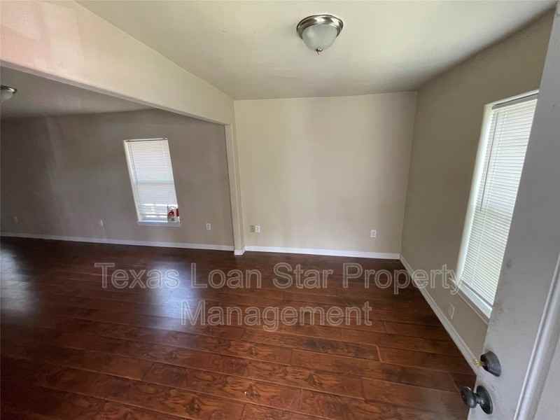 2704 Campbell St - Photo 5 of 7