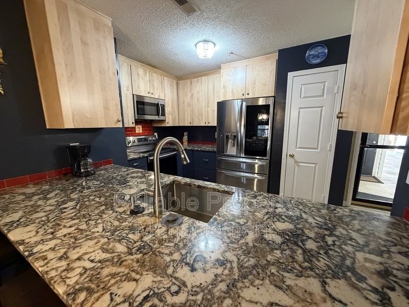 203 Sturbridge Dr - Photo 3 of 13