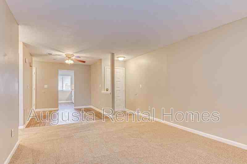 2808 Thomas Ln Apt D - Photo 6 of 25