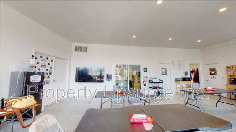 415 E 10th St - Photo 5 of 47