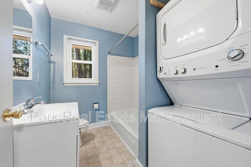 635 N Columbia St - Photo 5 of 13