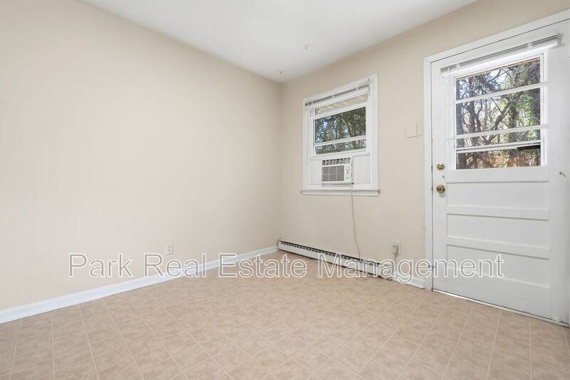 635 N Columbia St - Photo 6 of 13