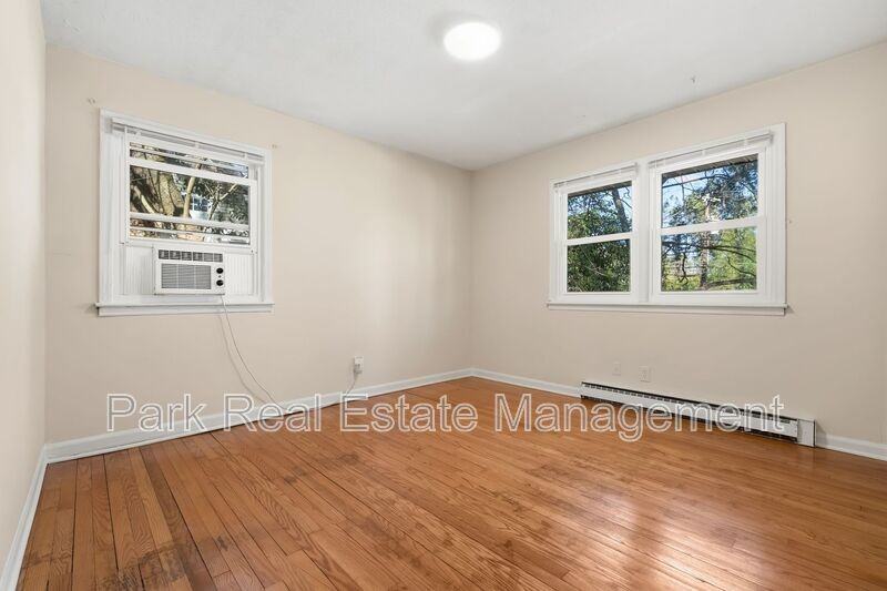 635 N Columbia St - Photo 7 of 13