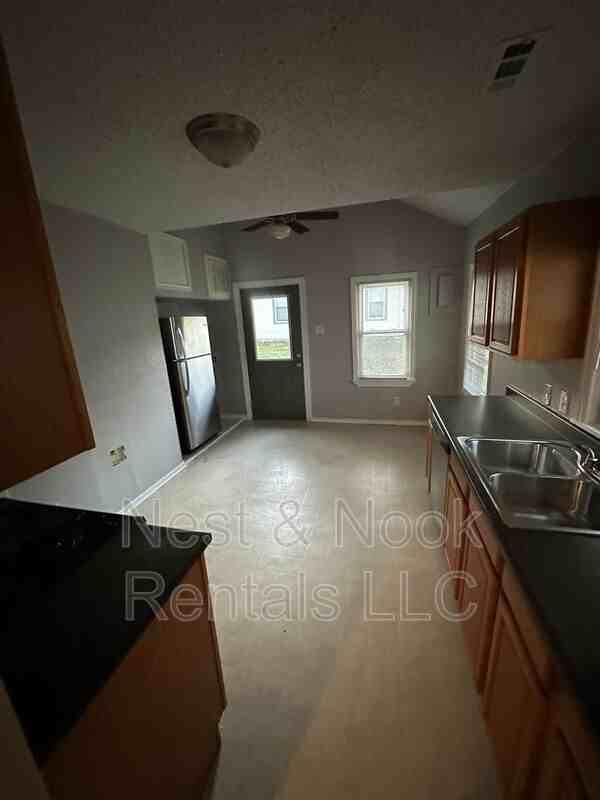412 S Urbana Ave - Photo 7 of 17