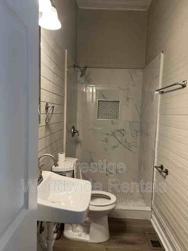 1012 51st St - Photo 2 of 8