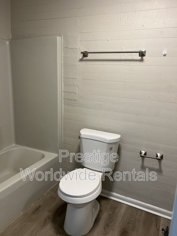 1012 51st St - Photo 3 of 8