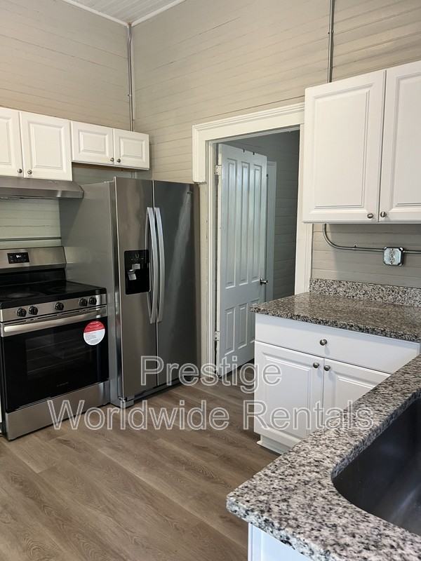 1012 51st St - Photo 5 of 8