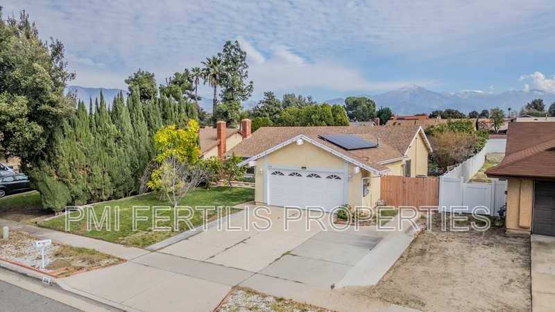 1506 Webster St - Photo 2 of 37