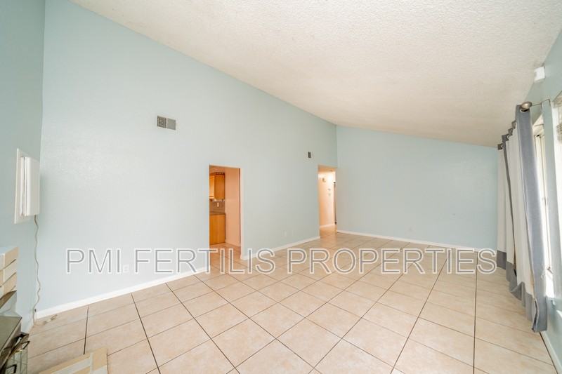 1506 Webster St - Photo 5 of 37