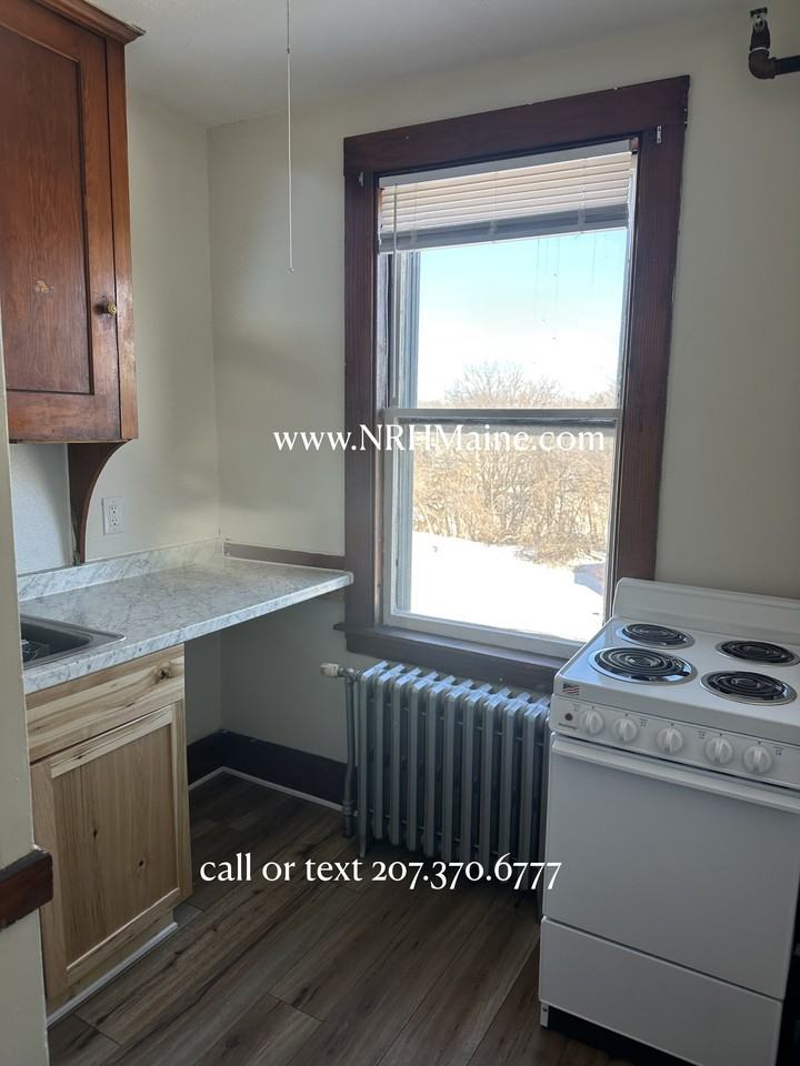 15-19 Hampshire Street, Auburn, ME - Photo 4 of 5