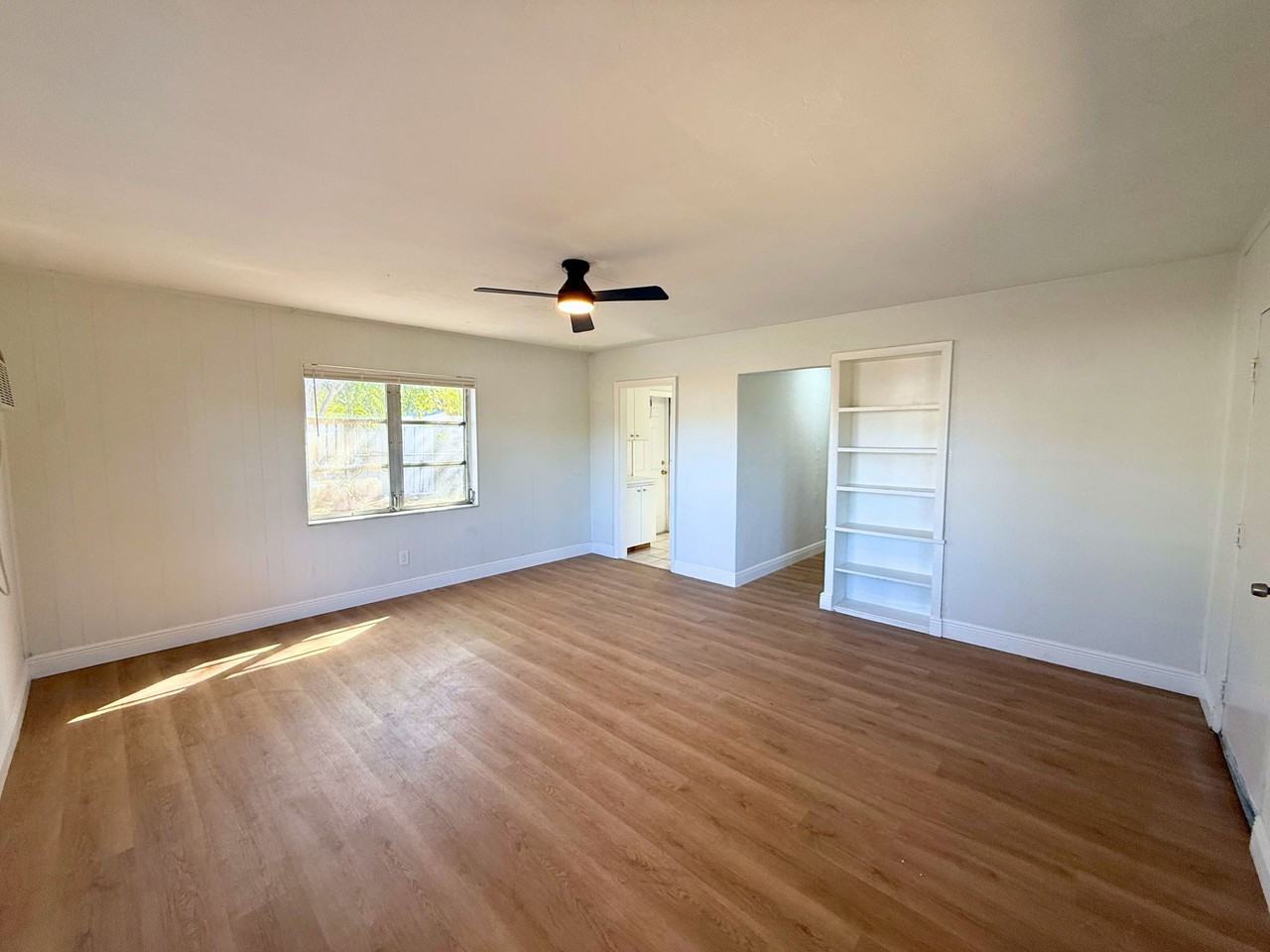 300 Northeast 4th Street - Photo 6 of 21